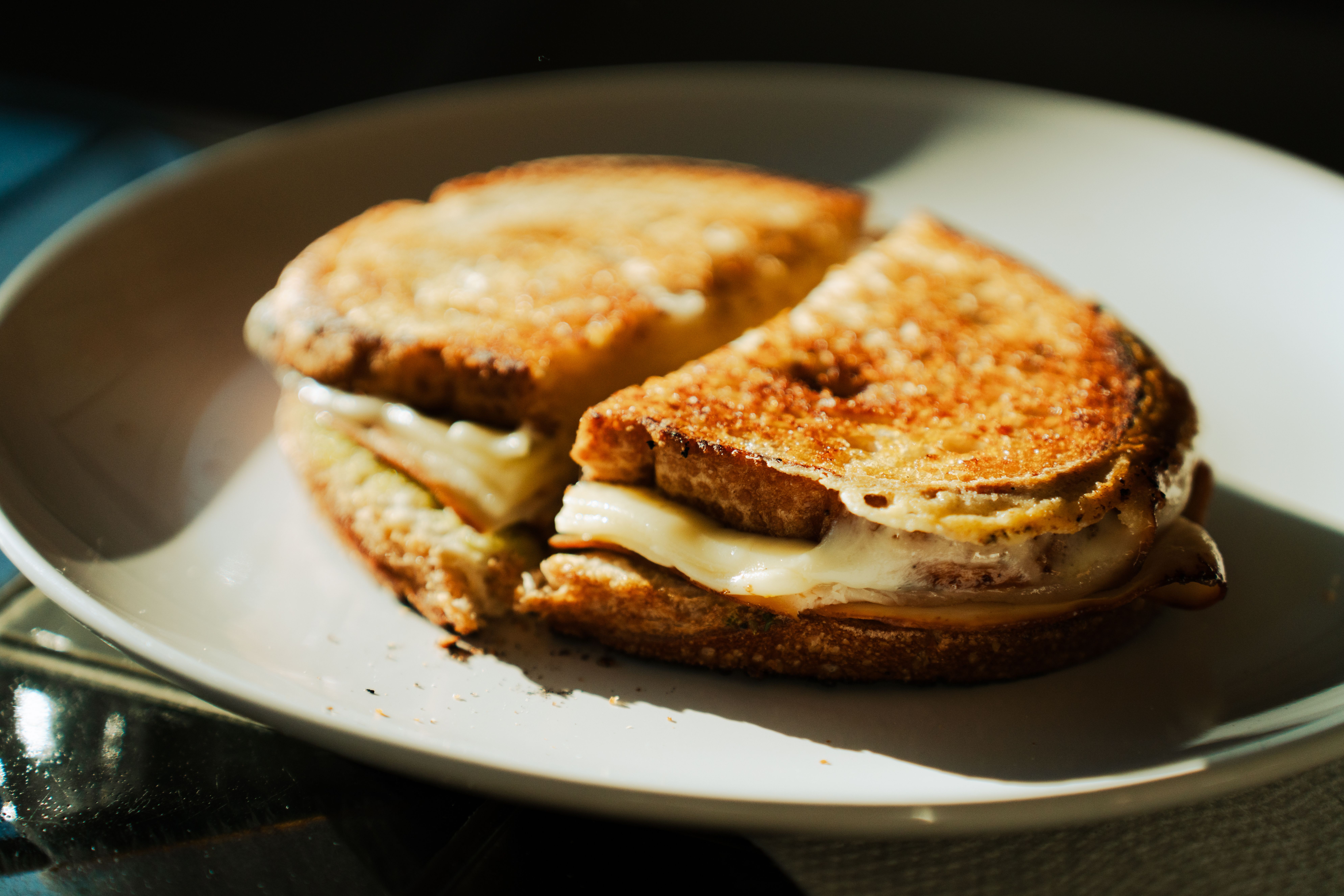 A plate of crispy yengen sandwich cut in half