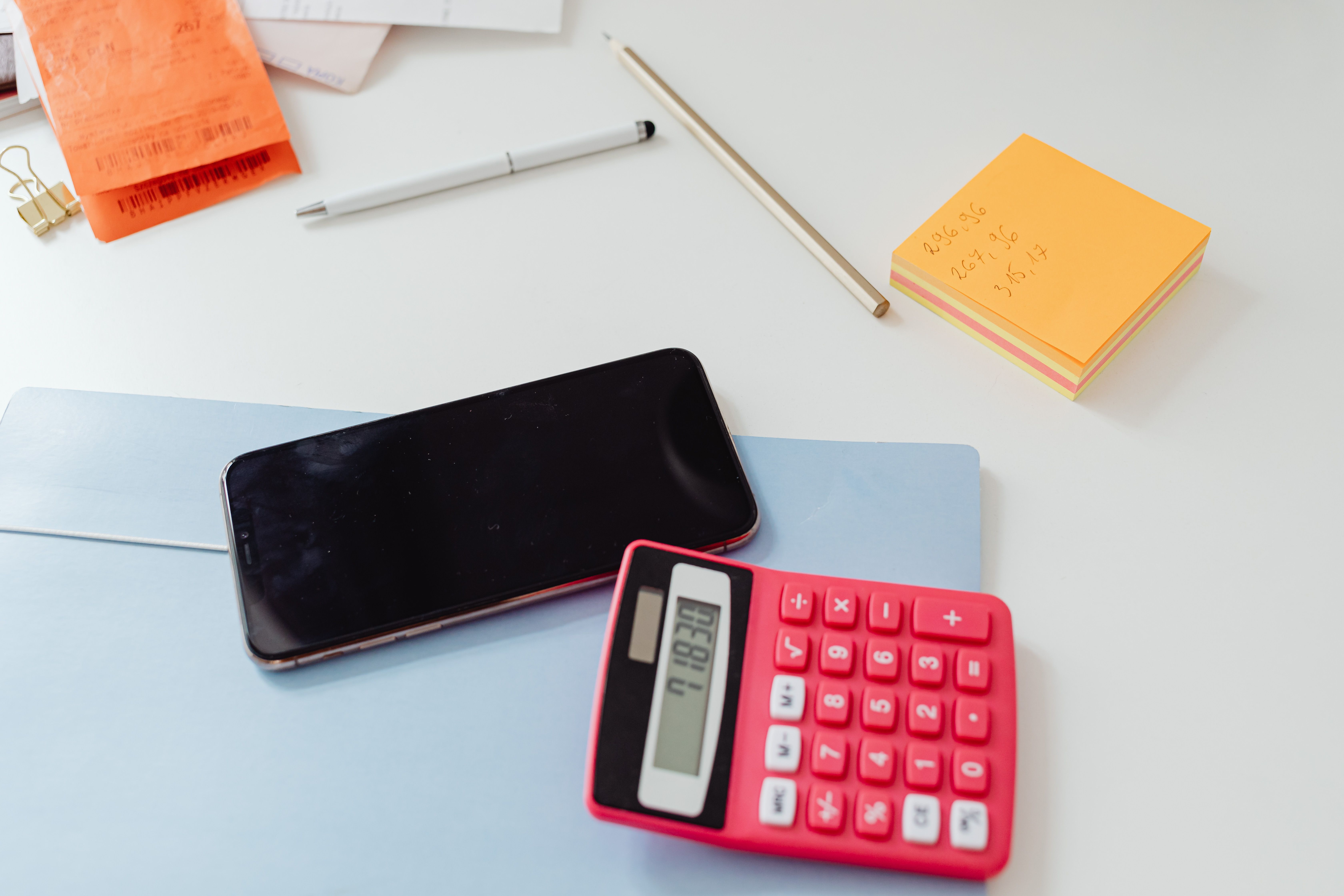 Aesthetic shot of a calculator and a fountain pen on a desk